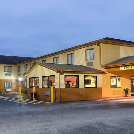 Super 8 By Wyndham Richmond Hotel Exterior foto