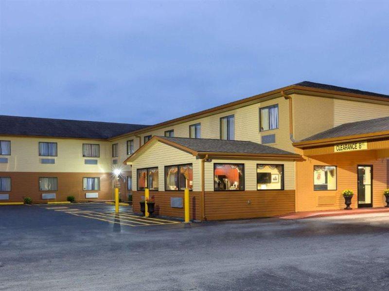 Super 8 By Wyndham Richmond Hotel Exterior foto