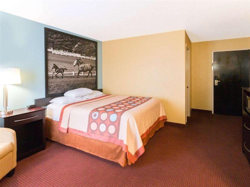 Super 8 By Wyndham Richmond Hotel Exterior foto