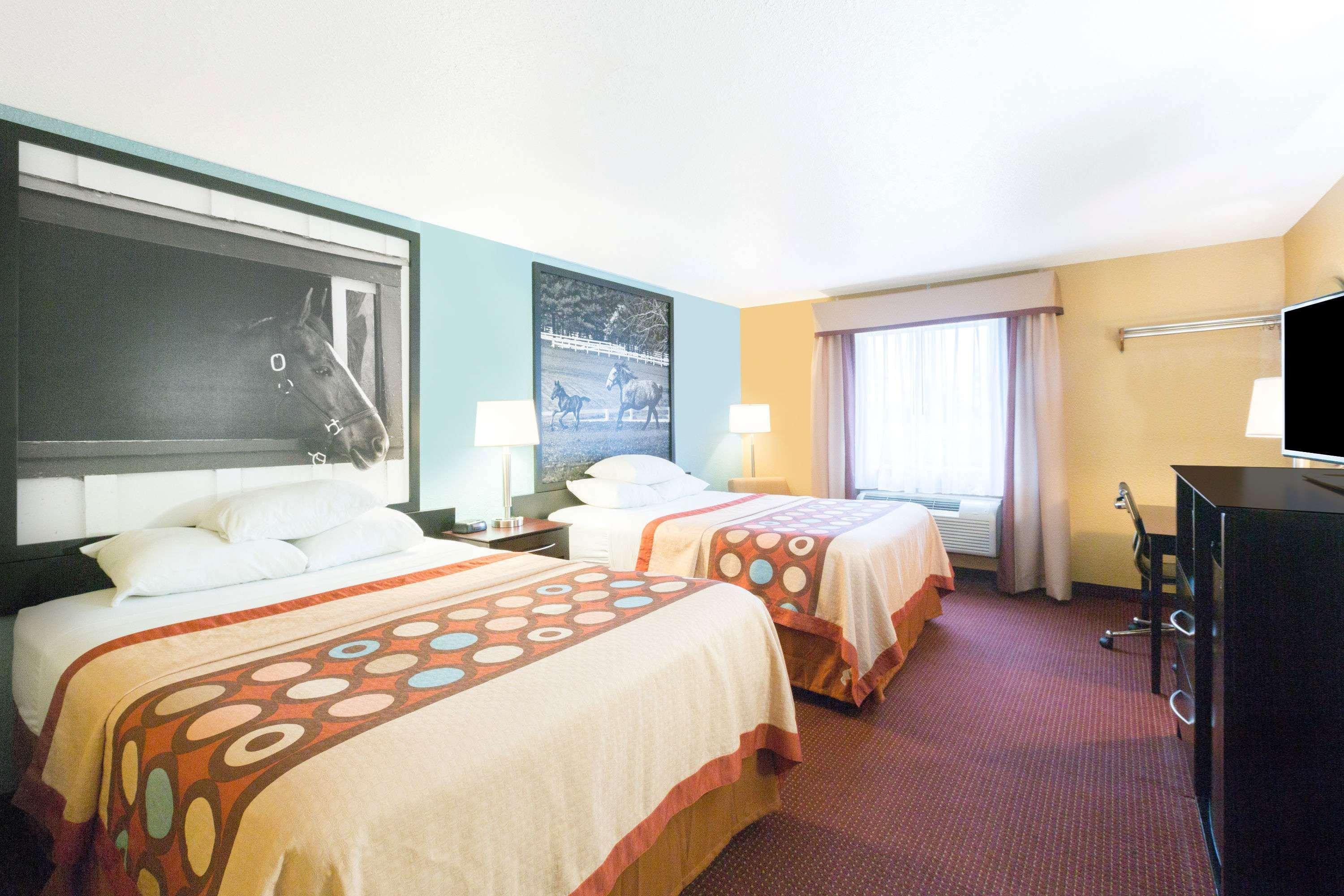Super 8 By Wyndham Richmond Hotel Exterior foto