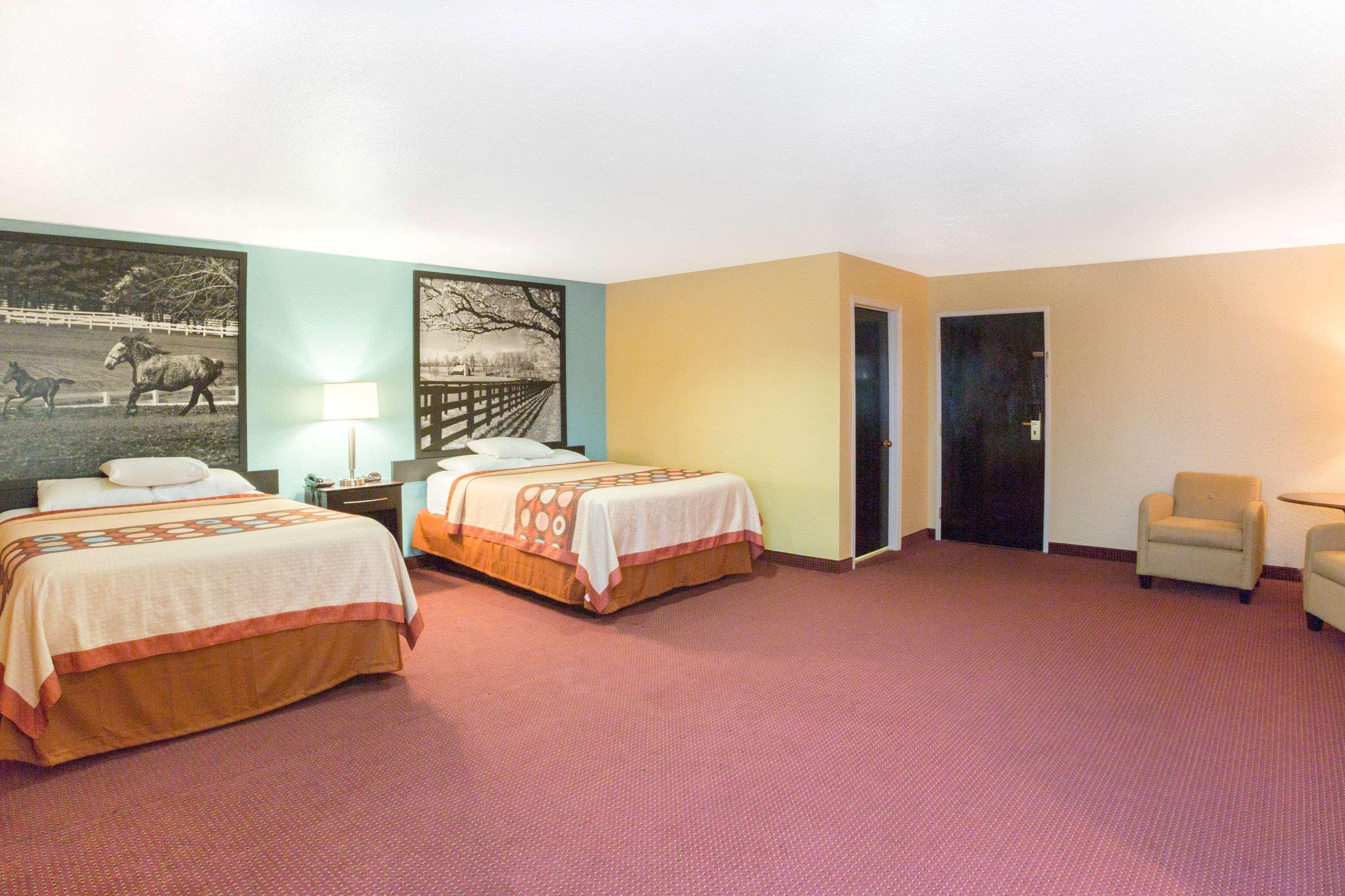 Super 8 By Wyndham Richmond Hotel Exterior foto