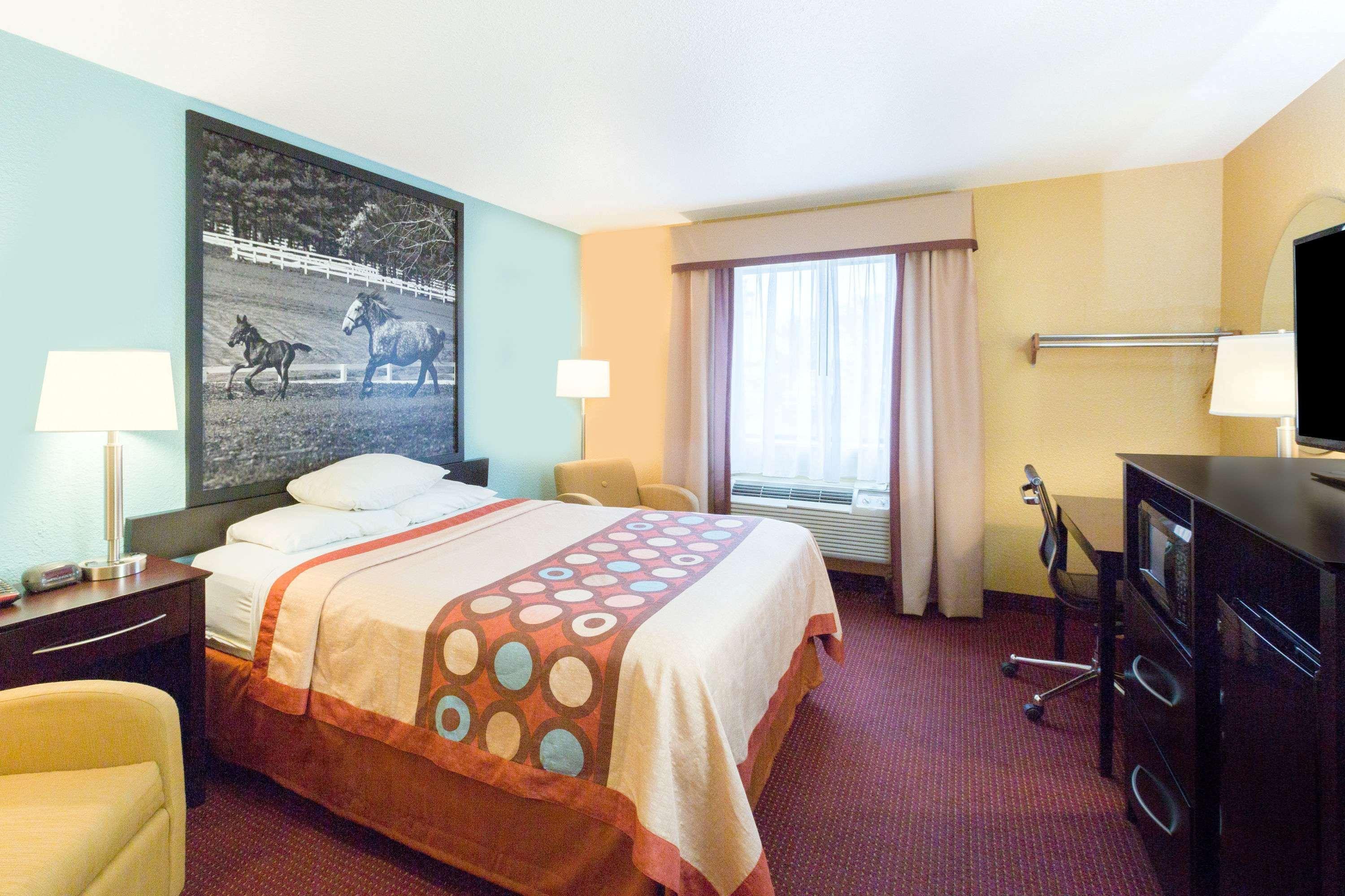Super 8 By Wyndham Richmond Hotel Exterior foto