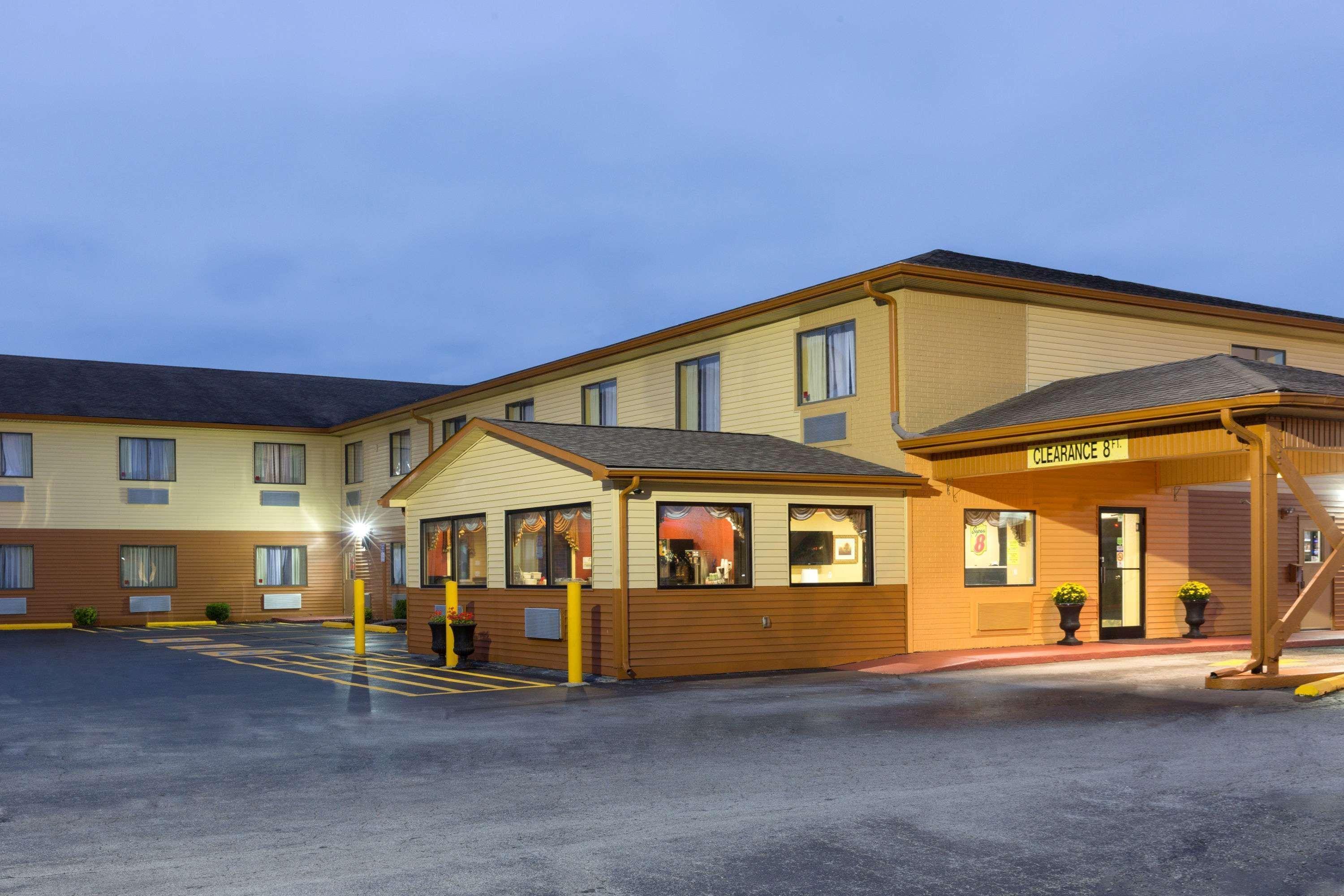 Super 8 By Wyndham Richmond Hotel Exterior foto
