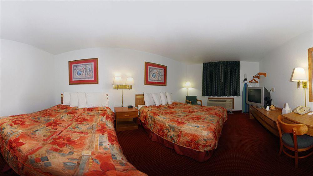 Super 8 By Wyndham Richmond Hotel Exterior foto